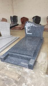 Monument funéraire en granit Jacaranda exposé à notre agence de Lezay.

 

Pour tout renseignement supplémentaires,